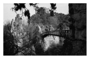 Passerelle suspendue réalisée par G.Eiffel (1867).Parc des buttes-chaumont Paris 19ème